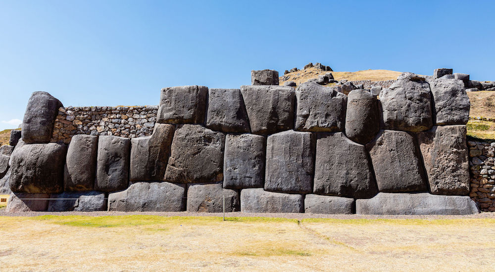 Di chỉ Saksaywaman, Peru: Người cổ đại biết cách làm mềm đá? Một mảnh tường ở Saksaywaman (ảnh: Wiki)