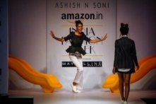 Amazon kiếm tiền nhờ bán quần áo thời trang như thế nào?