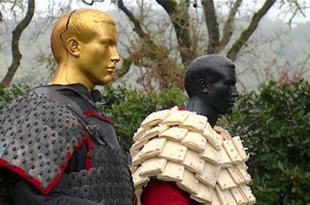 Sức bảo vệ đáng kinh ngạc của áo giáp cổ đại làm từ… giấy (video)