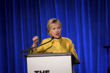 Hillary Clinton công bố thành lập nhóm chính trị chống Trump