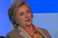 Bà Hillary Clinton đổ lỗi cho Nga, FBI và phân biệt giới tính làm bà thất cử