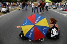 Venezuela: Biểu tình ngồi, chặn đường làm tê liệt thủ đô