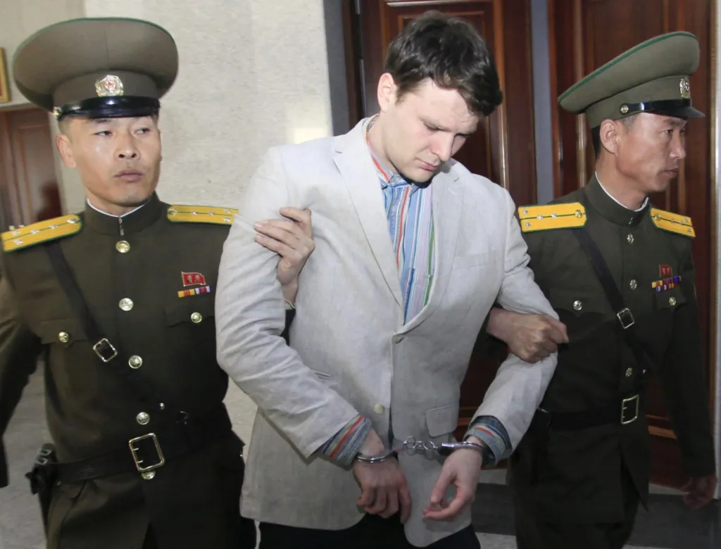 Otto Warmbier bị kết án 15 năm lao động khổ sai trong một phiên tòa tại Bắc Triều Tiên năm 2016