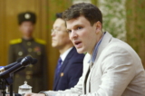 Otto Warmbier noi chuyen voi cac phong vien