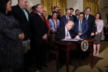 Tổng thống Trump ký luật cải cách chăm sóc cựu chiến binh