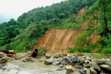 Mưa lớn diện rộng ở Bắc Bộ và cảnh báo lũ trên hệ thống sông Hồng