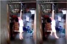 Bé gái 5 tuổi bị mẹ nuôi treo lên xà nhà vì ăn trộm sữa