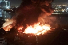 Cảng Sài Gòn cháy và nổ lớn trong đêm khuya