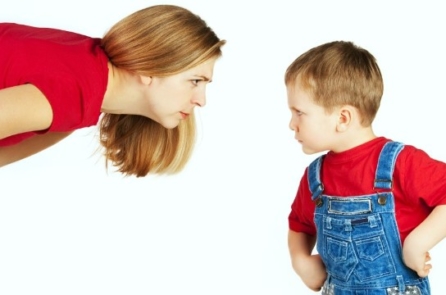 Cha mẹ nên làm gì khi con trẻ bướng bỉnh?