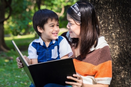 Muốn con thông minh? Các nhà khoa học nói hãy đọc sách cho trẻ theo cách này