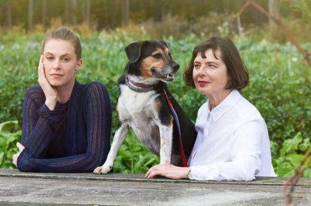 Người phụ nữ cởi bỏ trang phục siêu mẫu cao quý, quay trở về làm nông