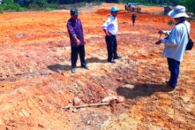 Lăng vợ vua Tự Đức bị san ủi làm bãi đỗ xe?