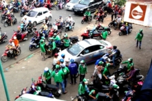Mâu thuẫn giữa GrabBike và xe ôm truyền thống ngày càng phức tạp