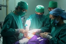 Quảng Ninh: Phẫu thuật não cứu sống bé trai 37 ngày tuổi