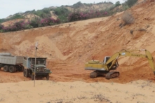 Tự ý đào đất đồi, san lấp biển ở dự án Biển Lặng (Bình Thuận)