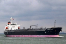 Bình Thuận: Tàu nước ngoài mắc cạn nghiêng 15,5 độ, nguy cơ tràn dầu ra biển