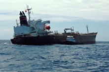 Cứu nạn tàu Chemroad Journey chở 30.000 tấn hóa chất mắc cạn gần đảo Phú Quý