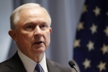 Sau Comey, Đảng Dân Chủ muốn cả Sessions và Trump điều trần trước Thượng viện