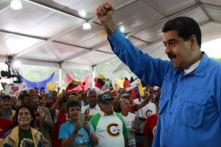 Khủng hoảng Venezuela: Mỹ trừng phạt 13 quan chức chính quyền Maduro