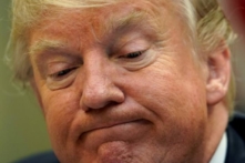 Donald Trump đề xuất hủy bỏ Obamacare trước, thay thế sau
