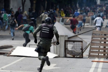 Khủng hoảng Venezuela: Chính phủ cấm biểu tình, phạt tù nếu vi phạm