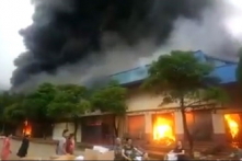 Cháy lớn tại chợ cửa khẩu Tân Thanh, nhiều hàng hóa của tiểu thương bị thiêu rụi