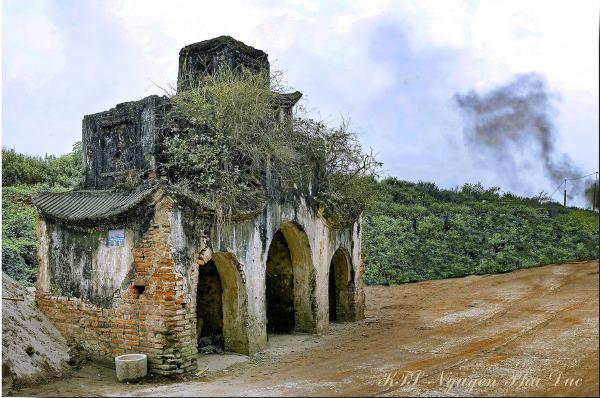 Cổng làng quê xưa (Ảnh)