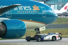 ‘Thẻ nhà báo, giấy phép lái xe không dùng làm thủ tục lên máy bay’ là do ‘lỗi soạn thảo’