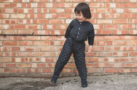 Giải pháp tiết kiệm: Quần áo nếp gấp có thể ‘lớn lên’ theo trẻ (video)