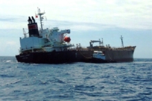 Sau 23 ngày mắc cạn ở biển Bình Thuận, tàu Chemroad Journey được ‘giải cứu’