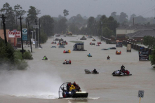 Bão Harvey gây lụt nghiêm trọng tại Houston, 7 người chết, 30.000 cần sơ tán