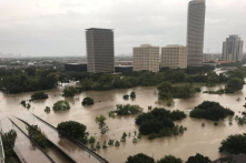 Siêu bão Harvey gây lụt nghiêm trọng tại Houston, 2.000 người cần cứu hộ khẩn cấp