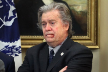 Ông Trump sa thải chiến lược gia trưởng Steve Bannon