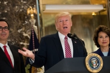Ông Trump tuyên bố giải tán hai hội đồng tư vấn kinh tế
