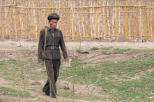 Học sinh Trung học Bắc Hàn bị ép viết đơn tình nguyện nhập ngũ
