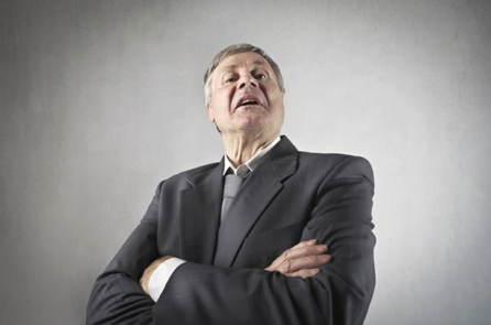 4 hành vi làm mất giá trị bản thân nơi công sở