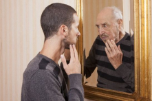 8 dấu hiệu cảnh báo cơ thể bạn đang ‘về già’: Làm thế nào để hãm phanh lão hóa?