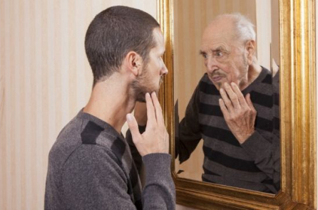 8 dấu hiệu cảnh báo cơ thể bạn đang ‘về già’: Làm thế nào để hãm phanh lão hóa?