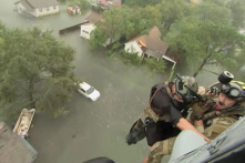 Lũ lụt Houston: Không có cách nào ngăn nguy cơ cháy, nổ nhà máy hóa chất