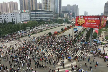 Hàng chục ngàn người biểu tình ở Tứ Xuyên Trung Quốc (Video)
