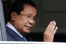 “Hun Sen sẽ rớt đài như Mugabe”