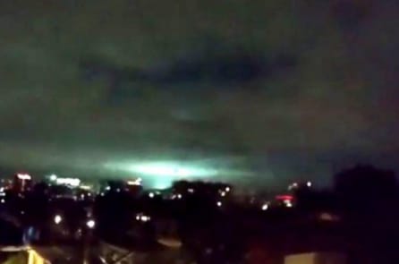 ‘Ánh sáng bí ẩn’ trên bầu trời xuất hiện cùng động đất 8,1 độ richter ở Mexico (video)
