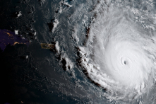 Sau bão Harvey cấp 4, nước Mỹ chuẩn bị đón bão Irma ‘quái vật’ cấp 5