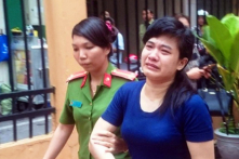 Mẹ ép con gái 6 tuổi cùng chết để lấy tiền phúng viếng trả nợ