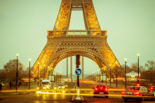 Lắp tường kính chống đạn cho tháp Eiffel để chống khủng bố