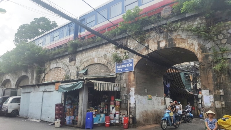 ha noi se ve tranh tren mat vom da thi diem thao mot vom da duoi cau long bien 1