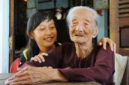 Trong thời đại “đánh mất chữ Hiếu” này, làm thế nào để giáo dục con hiếu kính người lớn?