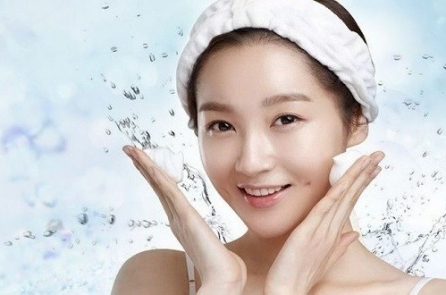‘Micellar water’ – Xu hướng làm sạch da trong một bước