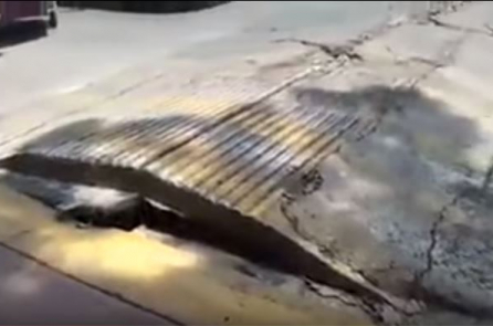 Mặt đường phập phồng như “đang thở” sau trận động đất ở Mexico