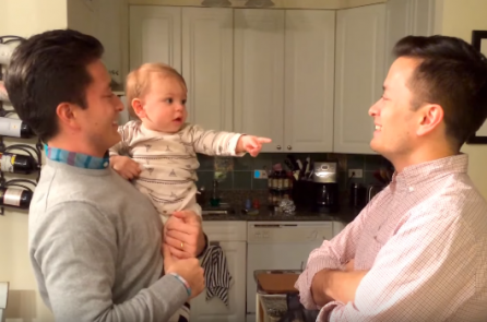 Hài hước cảnh em bé không nhận ra đâu là cha mình